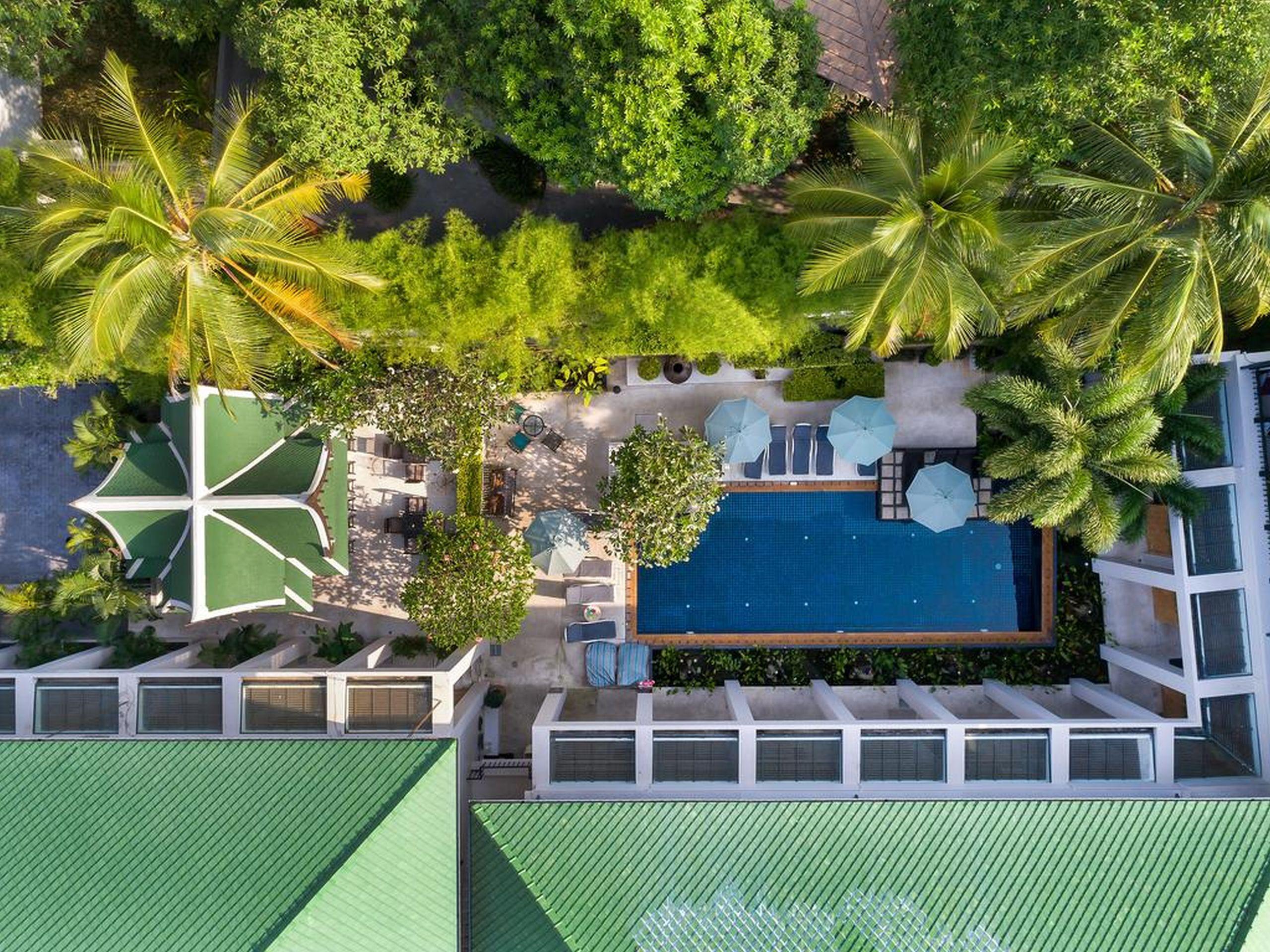 Outrigger Surin Beach Resort - Sha Extra Plus Bagian luar foto Aerial view of the hotel