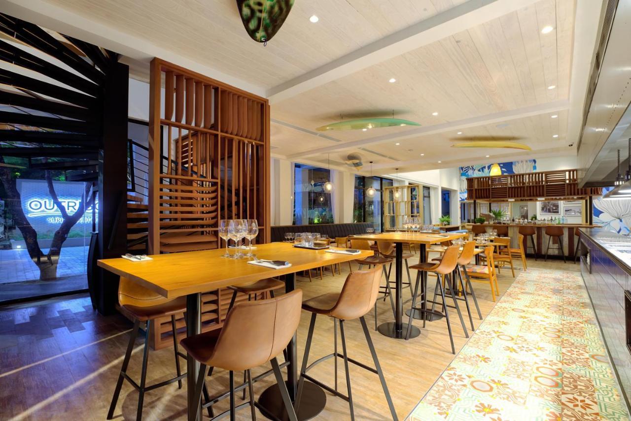 Outrigger Surin Beach Resort - Sha Extra Plus Bagian luar foto Restaurant