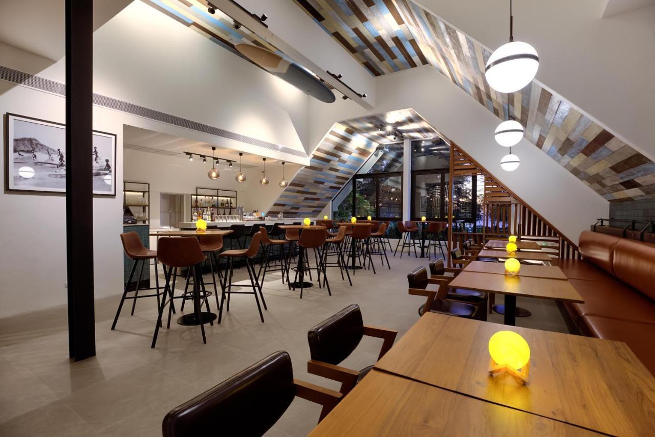 Outrigger Surin Beach Resort - Sha Extra Plus Bagian luar foto Interior of the restaurant