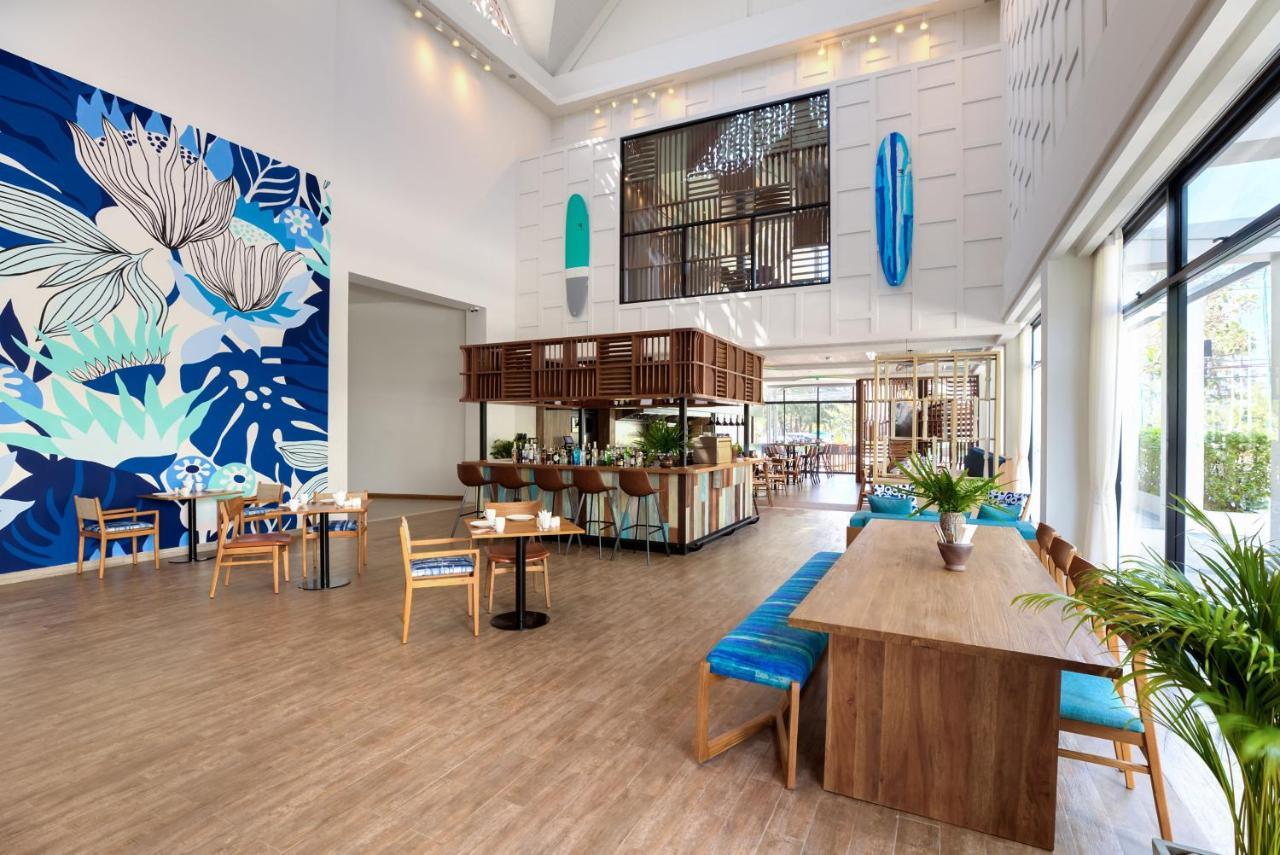 Outrigger Surin Beach Resort - Sha Extra Plus Bagian luar foto The interior of the hotel