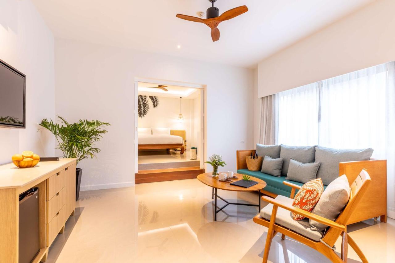Outrigger Surin Beach Resort - Sha Extra Plus Bagian luar foto A living room in a serviced apartment in Singapore