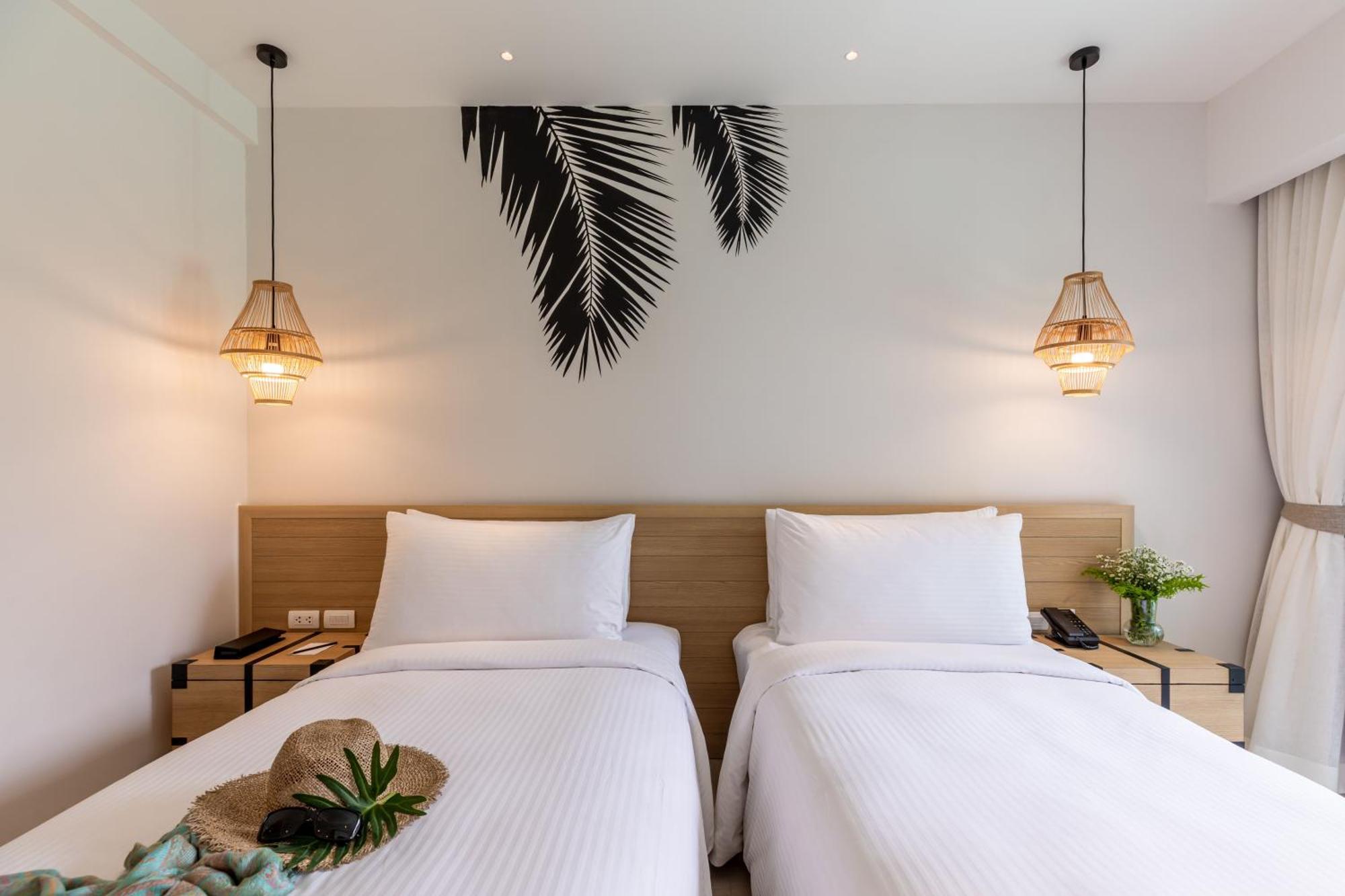 Outrigger Surin Beach Resort - Sha Extra Plus Ruang foto Deluxe Room